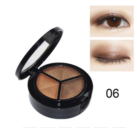 Mirror with brush eye shadow and makeup. - Http:// Lolyshop.shop
